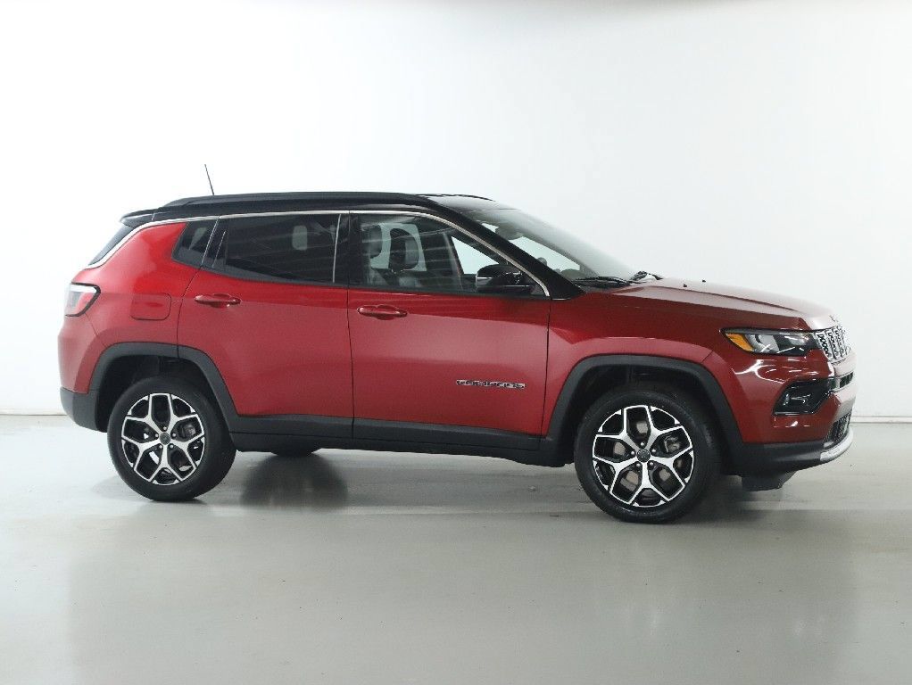 Used 2025 Jeep Compass Limited AWD/4WD image 11
