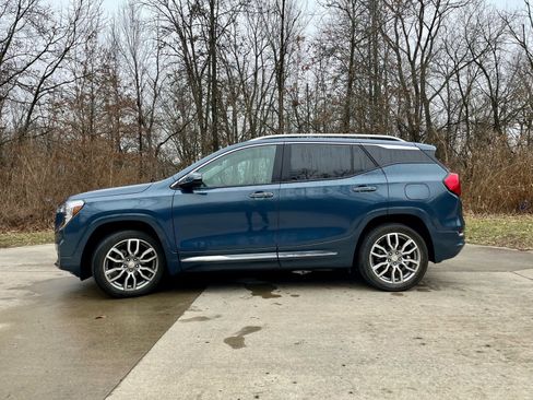 Used 2024 GMC Terrain Denali w/ Denali Premium Package image 5