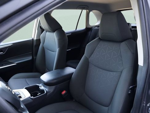 Certified 2025 Toyota RAV4 XLE AWD/4WD image 19