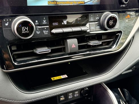 Used 2023 Toyota Highlander L image 26