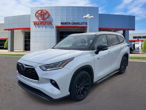 Used 2024 Toyota Highlander Platinum image 6