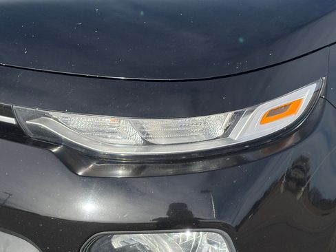 Used 2020 Kia Soul LX image 12