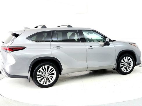 Certified 2026 Toyota Highlander Platinum AWD/4WD image 6