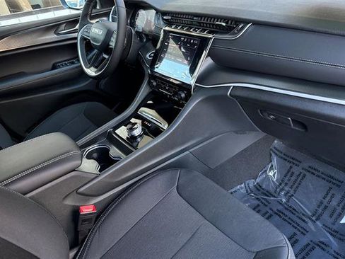 New 2025 Jeep Grand Cherokee L Laredo image 14