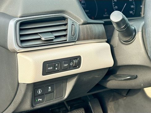 Used 2018 Honda Accord Touring image 11