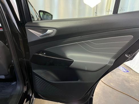 Used 2023 Volkswagen ID.4 Pro S image 23