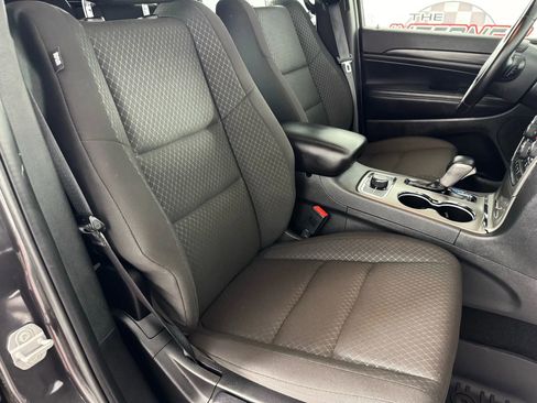 Used 2021 Jeep Grand Cherokee Laredo image 34