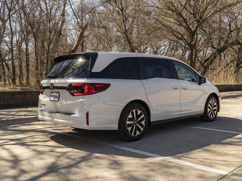 Certified 2025 Honda Odyssey EX-L image 9