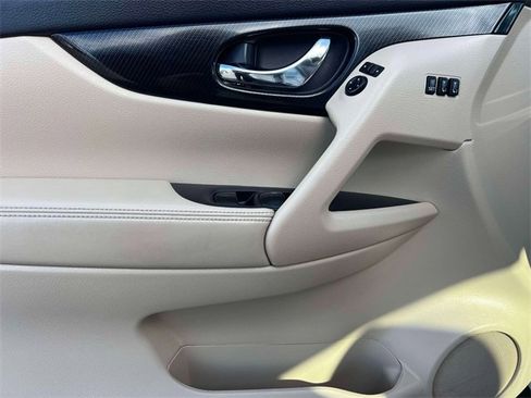 Used 2020 Nissan Rogue SL w/ Premium Package image 20