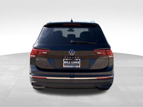 Used 2023 Volkswagen Tiguan SE w/ Panoramic Sunroof Package FWD image 9