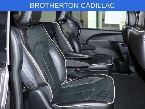 Used 2023 Chrysler Pacifica Limited w/ S Appearance Package FWD image 32