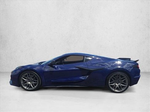 Used 2025 Chevrolet Corvette Z06 RWD image 9