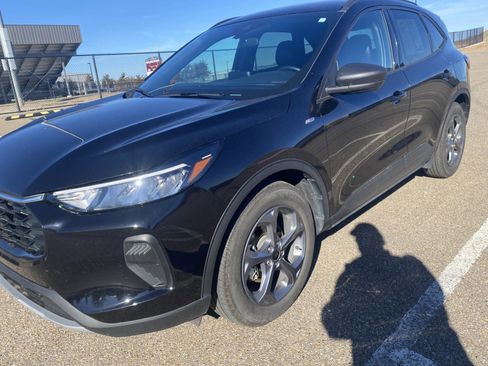 Used 2025 Ford Escape ST-Line image 3