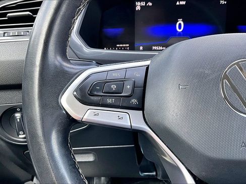 Used 2022 Volkswagen Tiguan SE AWD/4WD image 11