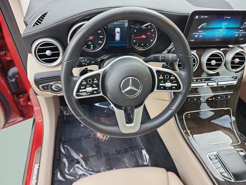 Used 2022 Mercedes-Benz GLC 300 4MATIC image 32