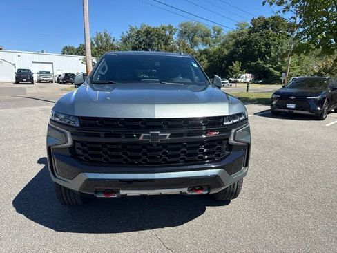 Used 2024 Chevrolet Tahoe Z71 w/ Luxury Package AWD/4WD image 3