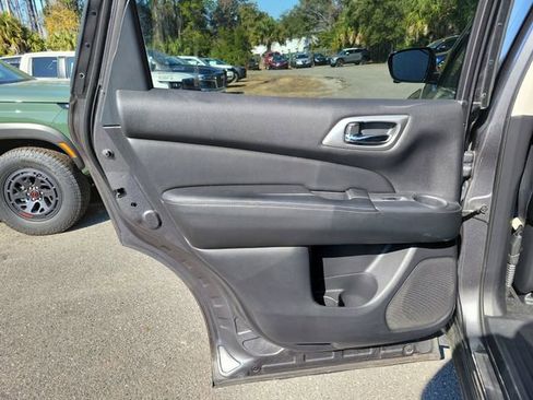 Used 2017 Nissan Pathfinder SL w/ SL Tech Package image 29