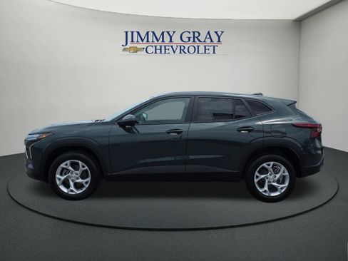 New 2026 Chevrolet Trax LS w/ LS Convenience Package FWD image 2