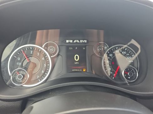 Used 2024 RAM 2500 Big Horn AWD/4WD image 17