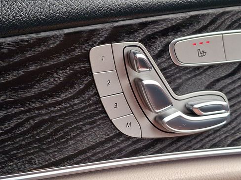 Used 2017 Mercedes-Benz E 300 4MATIC image 27