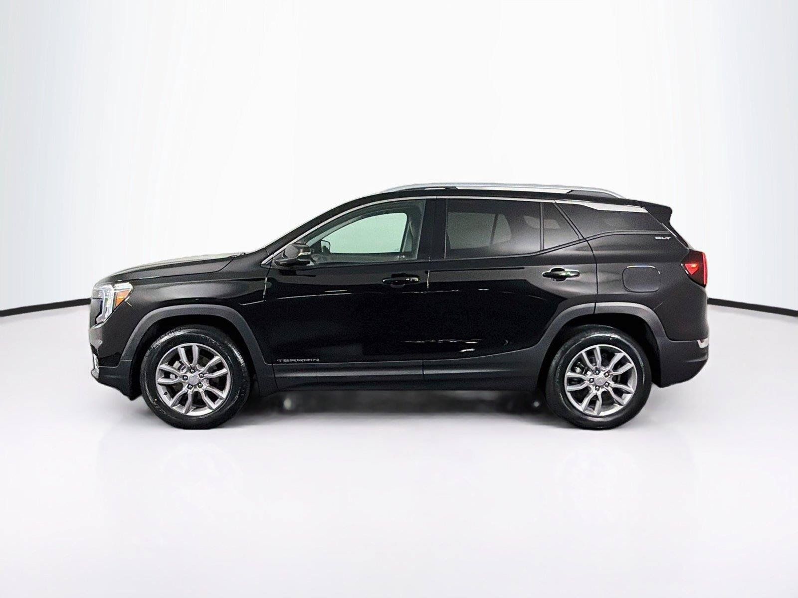 Used 2024 GMC Terrain SLT w/ Infotainment Package II AWD/4WD image 8