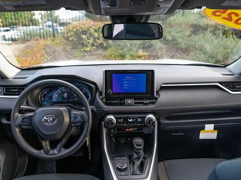 Certified 2025 Toyota RAV4 LE AWD/4WD image 17
