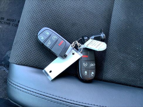 Used 2019 Jeep Grand Cherokee Altitude image 13