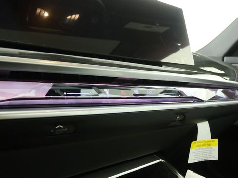 Used 2026 BMW 750e xDrive w/ Executive Package image 22