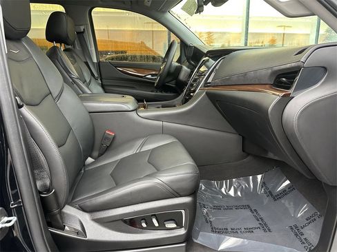 Used 2020 Cadillac Escalade Premium Luxury image 10
