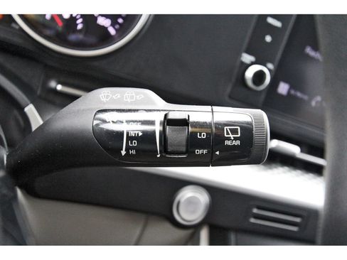 Used 2024 Kia Carnival LX FWD image 23