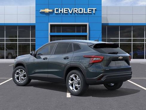New 2026 Chevrolet Trax LS w/ LS Convenience Package FWD image 3