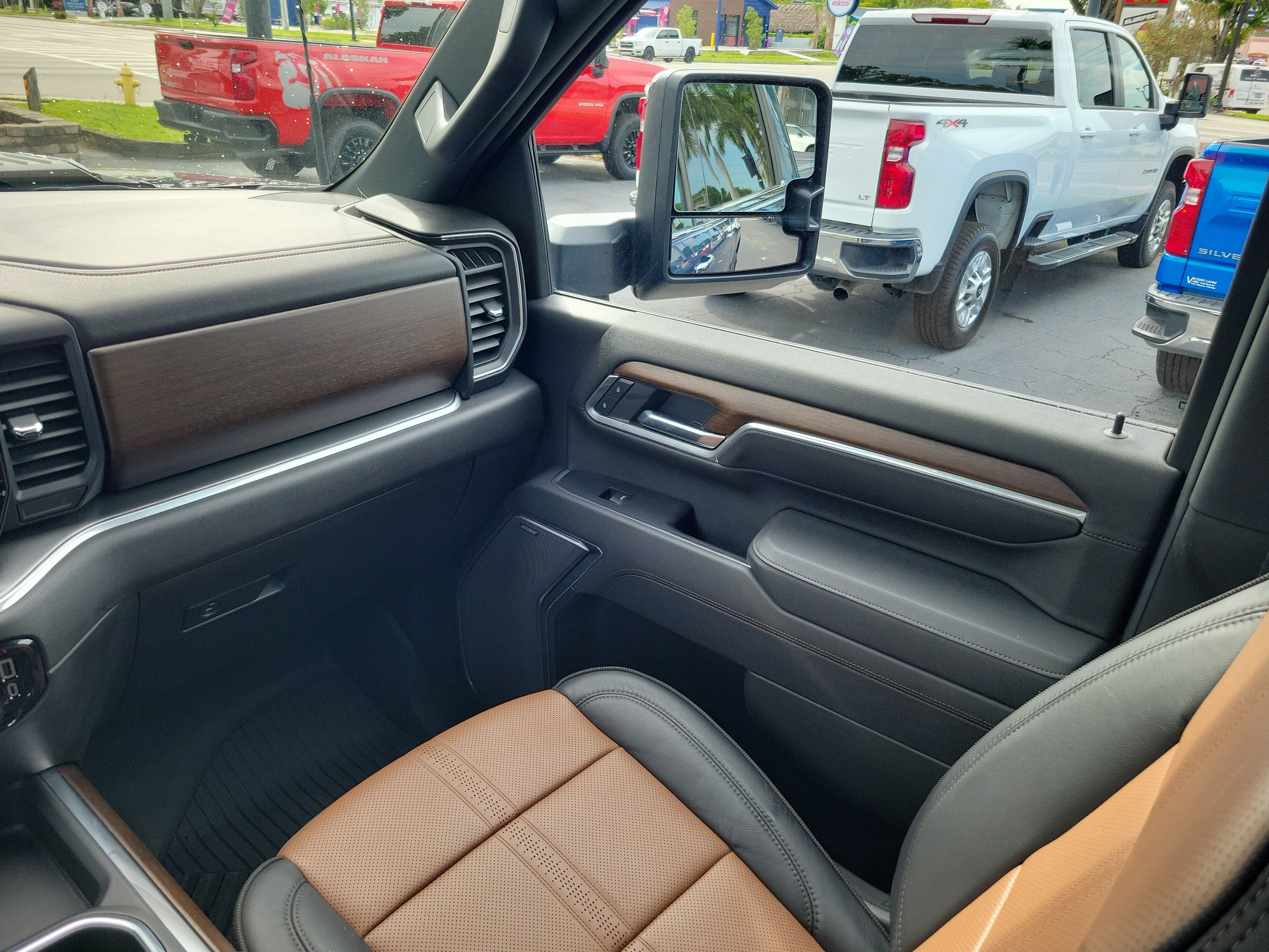 Used 2025 Chevrolet Silverado 2500 High Country w/ High Country Premium Package AWD/4WD image 12