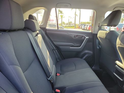 Used 2020 Toyota RAV4 LE FWD image 15