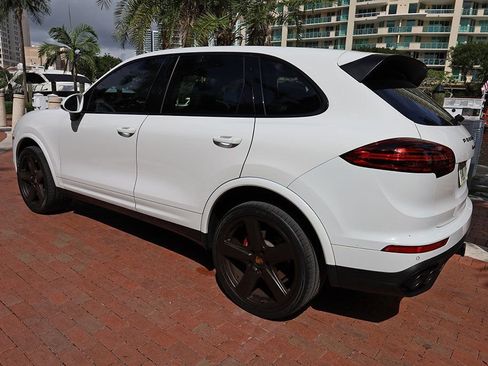 Used 2018 Porsche Cayenne Platinum Edition image 17