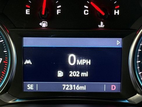 Used 2023 Chevrolet Traverse LT image 20