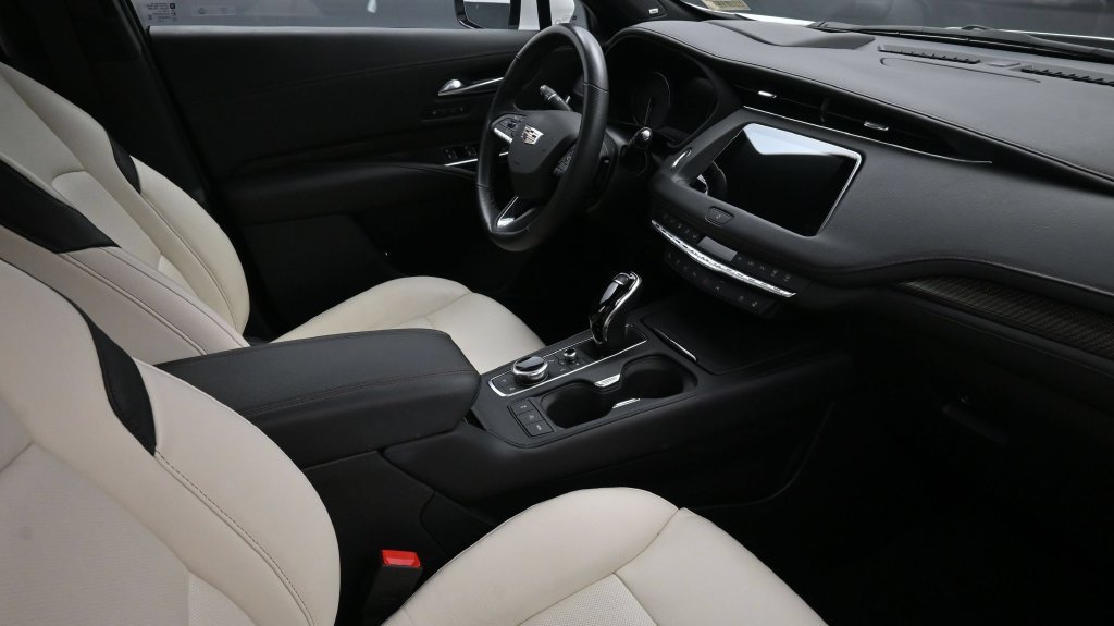 Certified 2023 Cadillac XT4 Sport FWD image 11