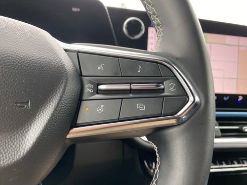 Used 2025 Chevrolet Equinox EV LT w/ Convenience Package image 33