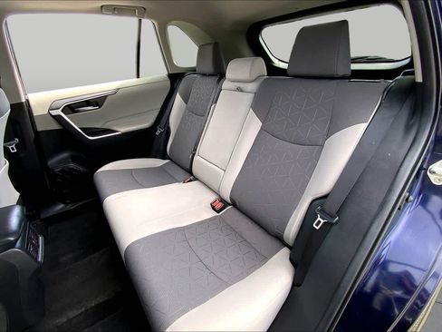 Used 2020 Toyota RAV4 XLE w/ Convenience Package FWD image 20