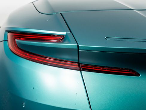 Used 2025 Aston Martin DB12 Convertible image 13