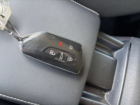 Used 2026 Volkswagen Tiguan SE AWD/4WD image 22