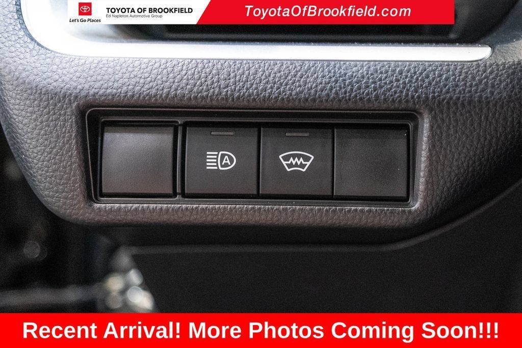 Used 2025 Toyota Prius LE FWD image 19