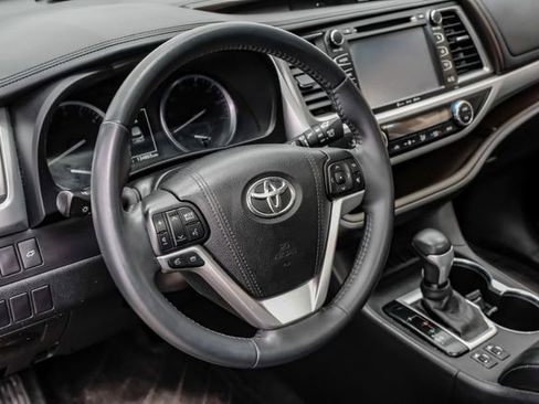 Used 2016 Toyota Highlander XLE image 25