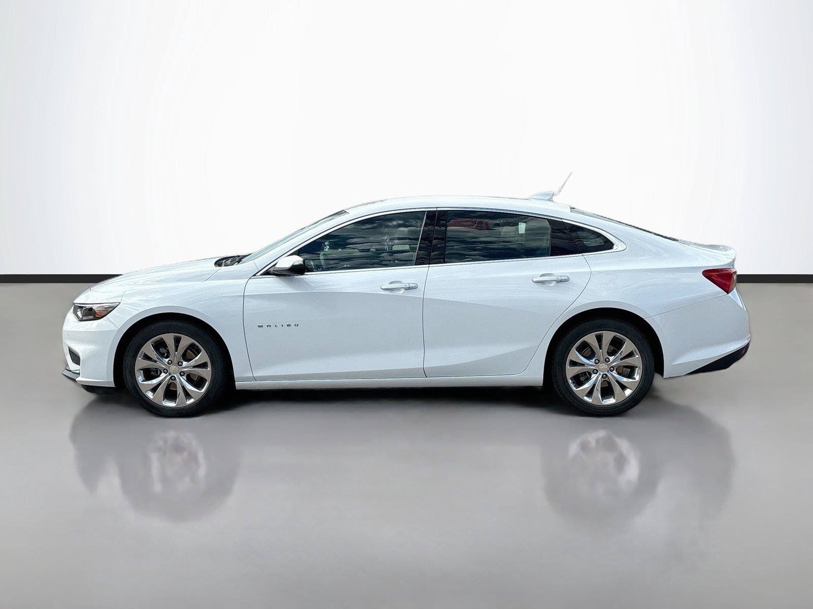 Used 2018 Chevrolet Malibu Premier w/ Driver Confidence Package FWD image 8