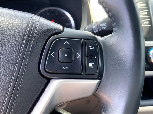 Used 2016 Toyota Highlander XLE FWD image 25