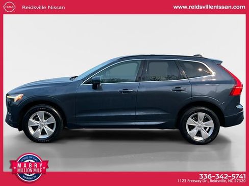 Used 2022 Volvo XC60 B5 Momentum image 3