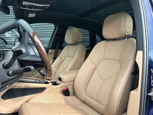 Certified 2026 Porsche Macan AWD/4WD image 8