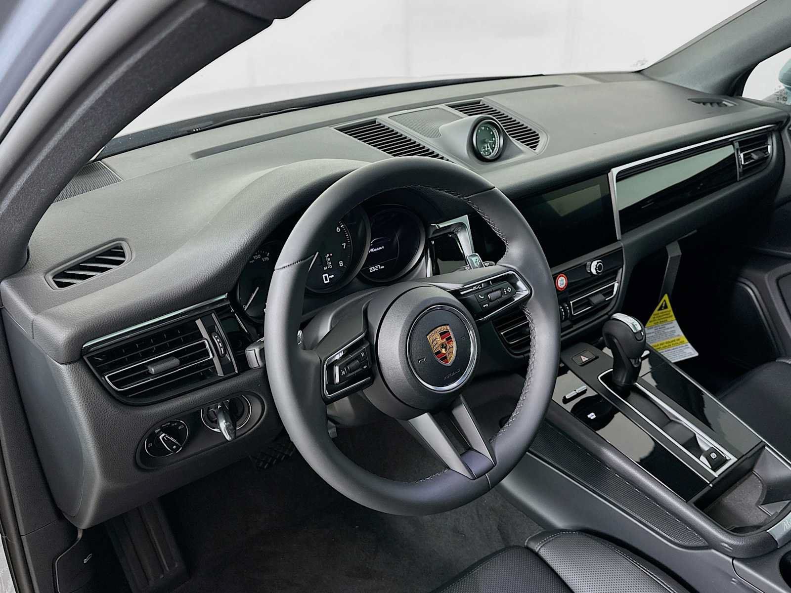 Used 2026 Porsche Macan AWD/4WD image 4