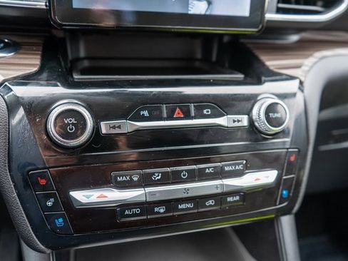 Used 2023 Ford Explorer Limited image 30