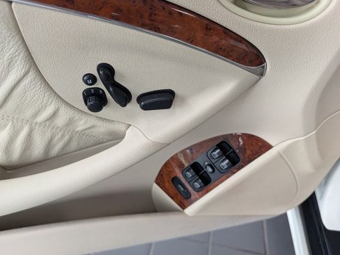 Used 2007 Mercedes-Benz CLK 350 Cabriolet image 12