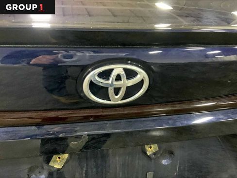 Used 2023 Toyota Corolla SE w/ SE Premium Package image 31